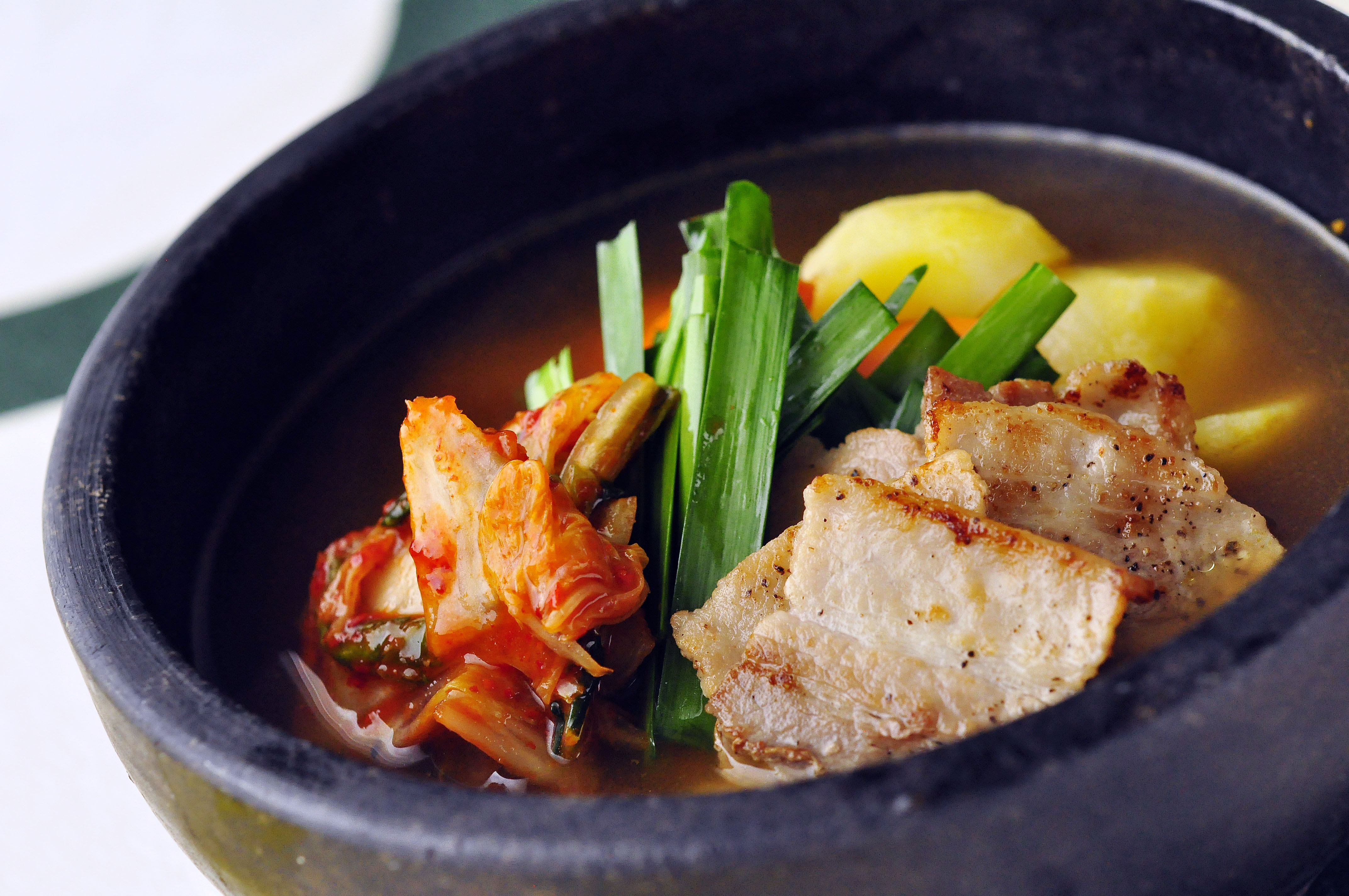 豚肉と白菜キムチの韓流スープカレー（中辛）