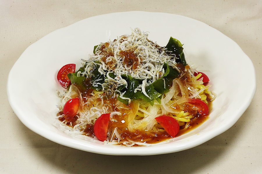 じゃことわかめの和風ラーメンサラダ